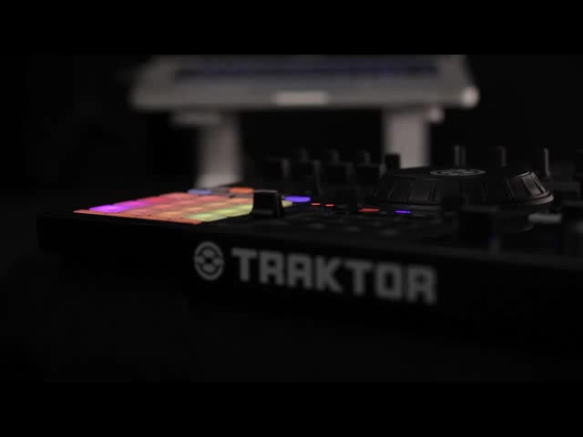 TRAKTOR Kontrol F1---Remix-Set™-表演(进阶)